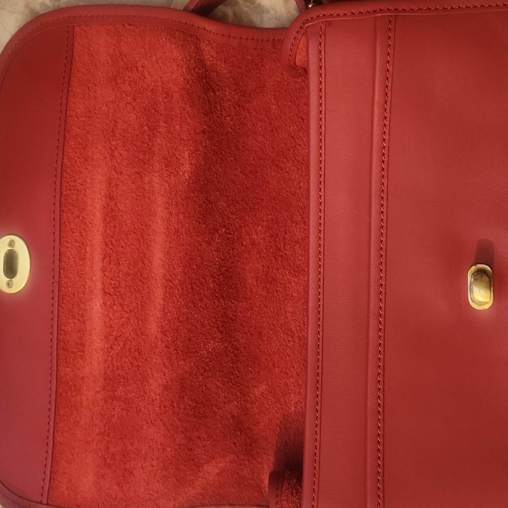 Coach Vintage Elegant Red Shoulder Bag & Keychain - Picture 8 of 12